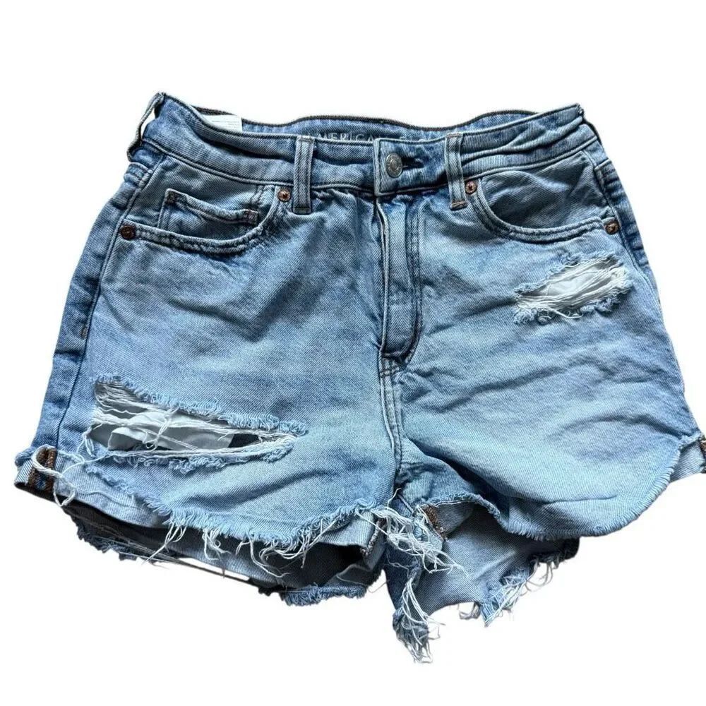 Womens American Eagle Light Wash High Rise Distressed Mom Denim Jean Shorts Sz 4